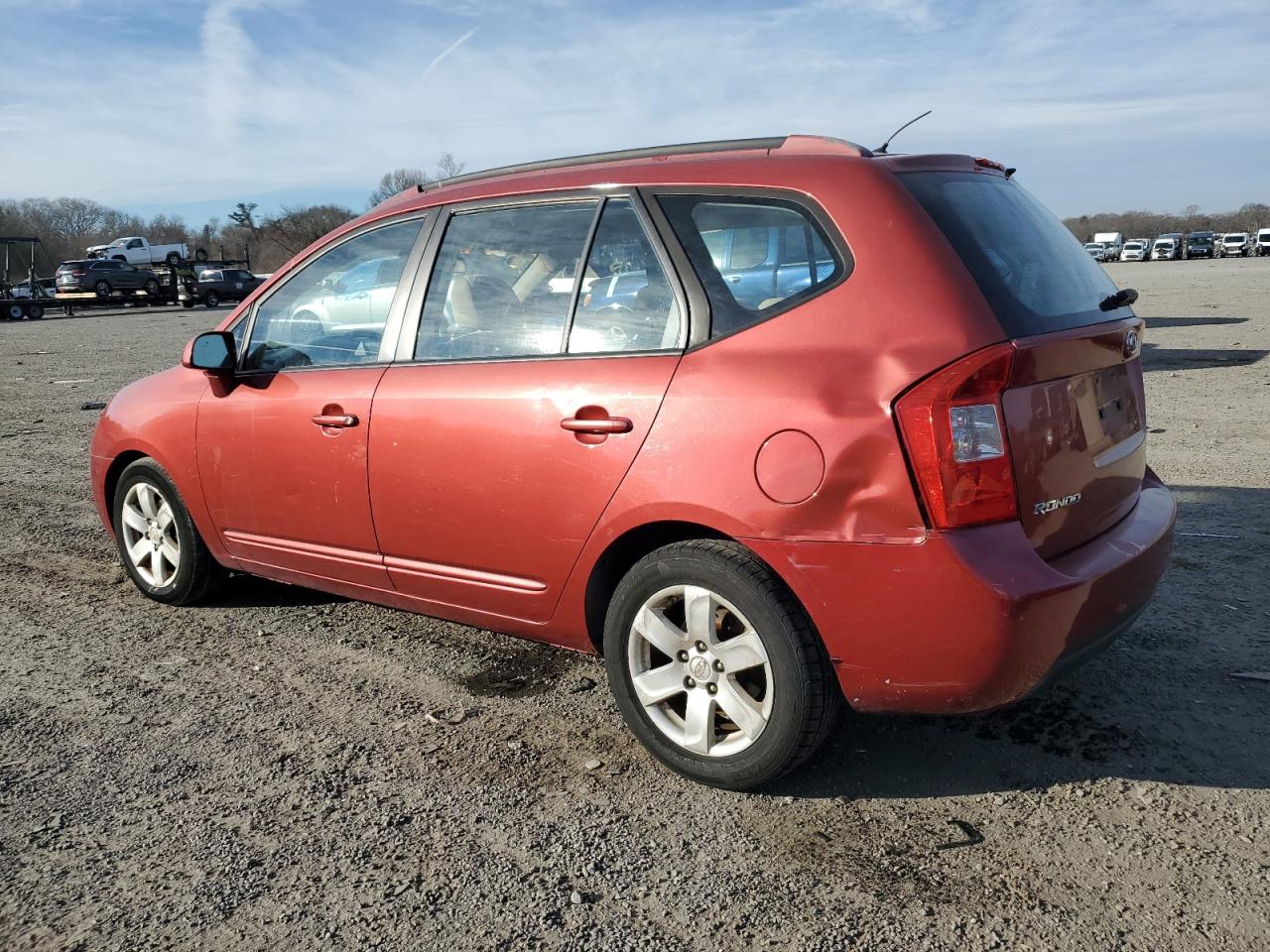 2007 Kia Rondo - Image 2