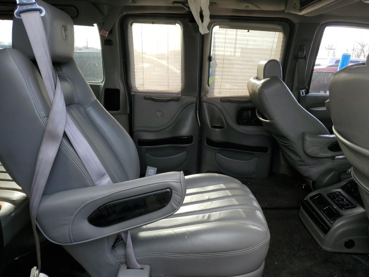 2014 GMC Savana - Image 11
