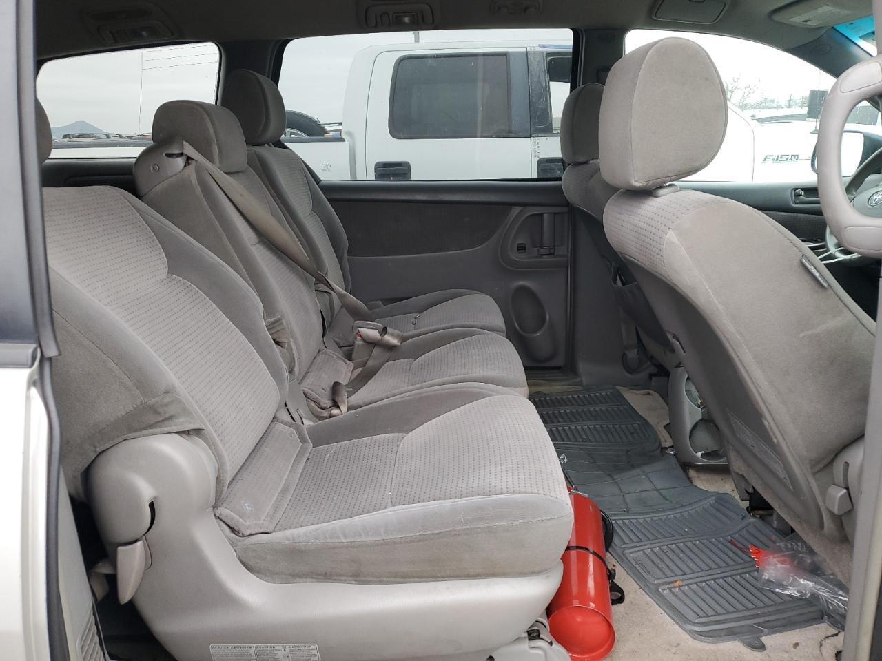 2006 Toyota Sienna - Image 11