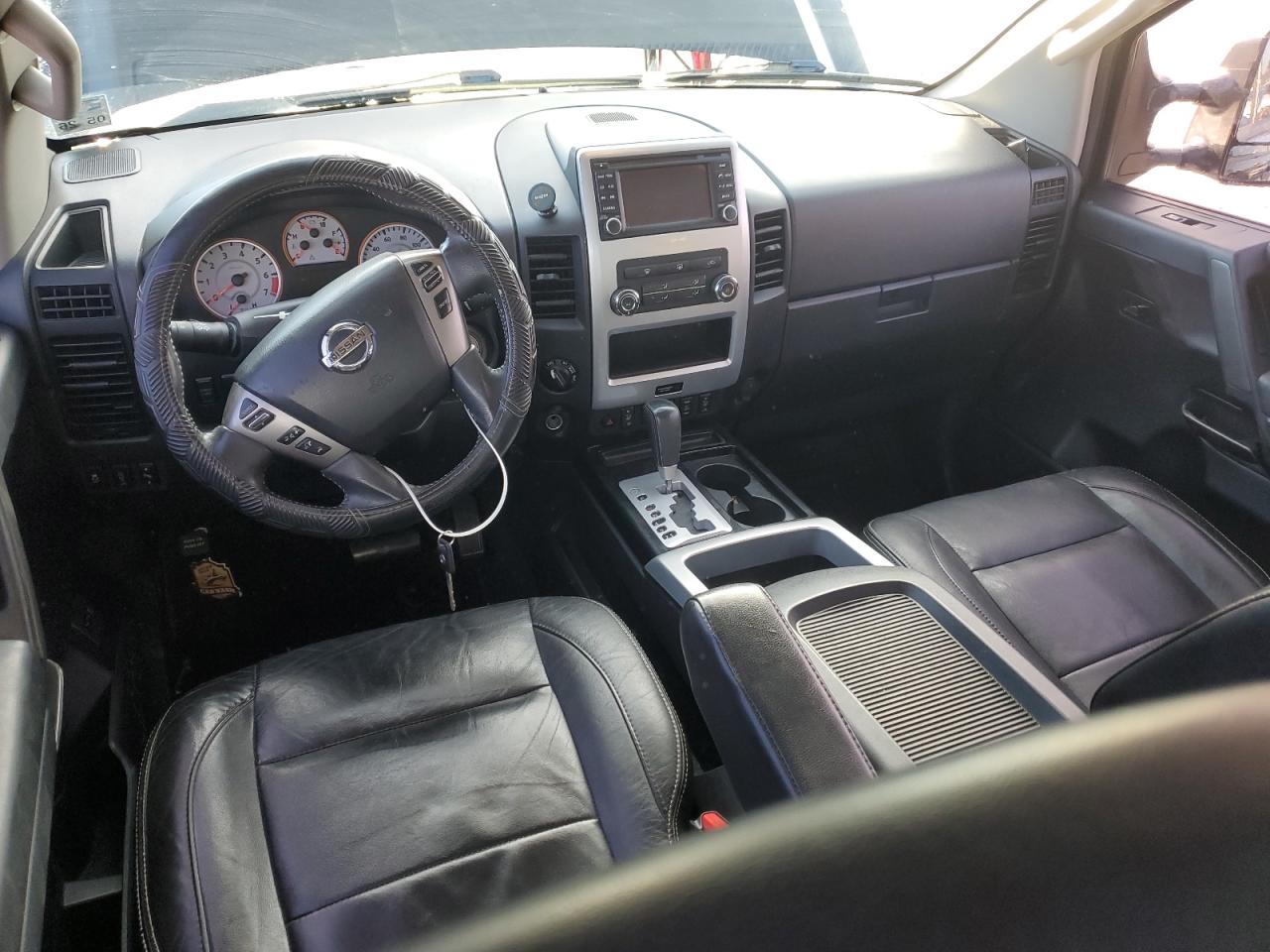 2014 Nissan Titan - Image 8