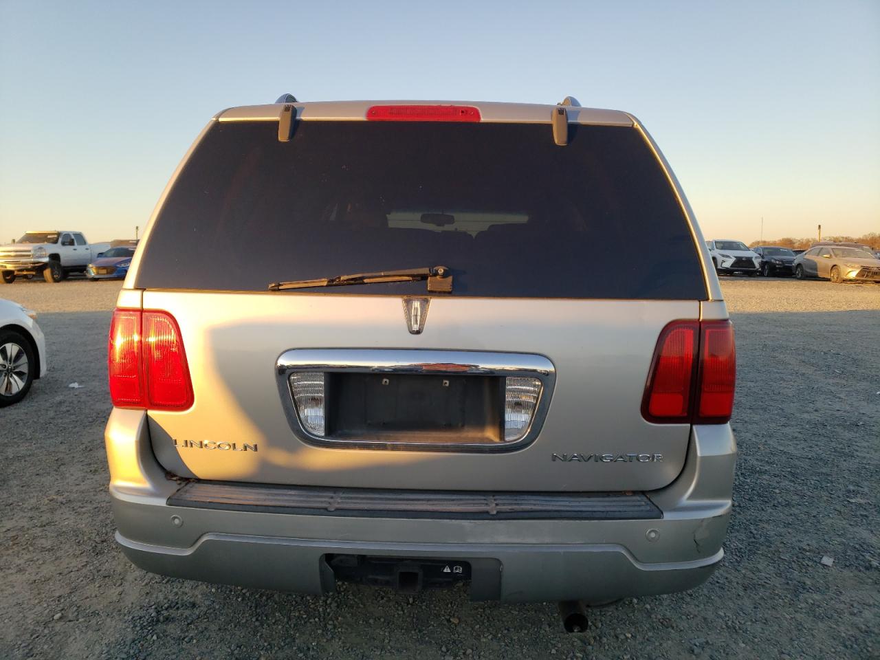 2003 Lincoln Navigator - Image 6