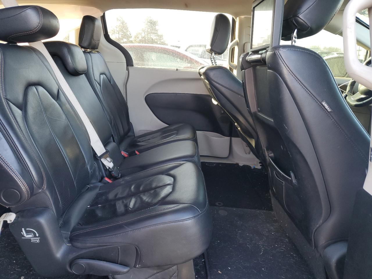 2018 Chrysler Pacifica - Image 11