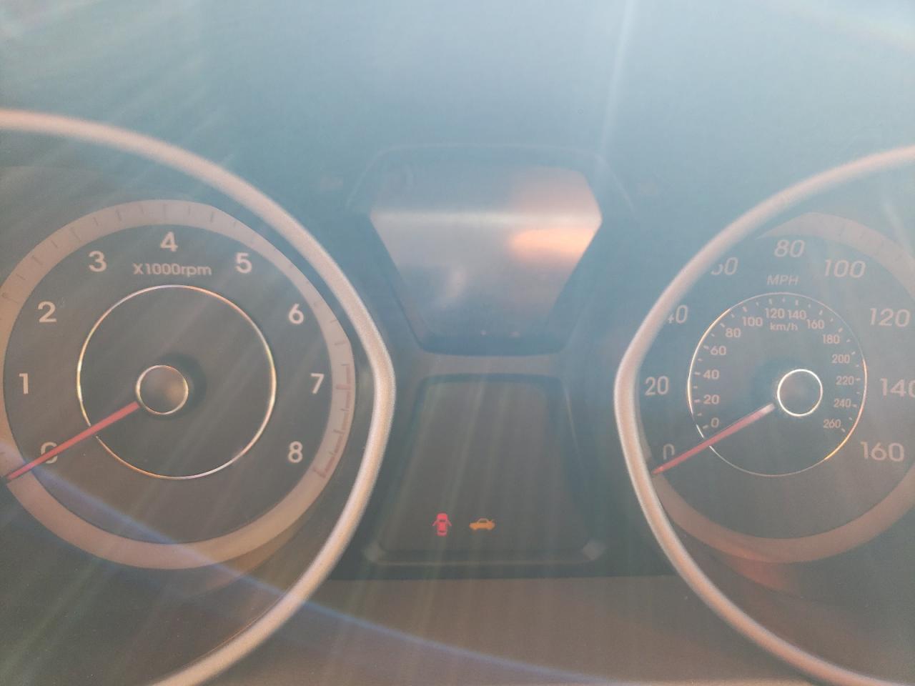 2016 Hyundai Elantra - Image 9