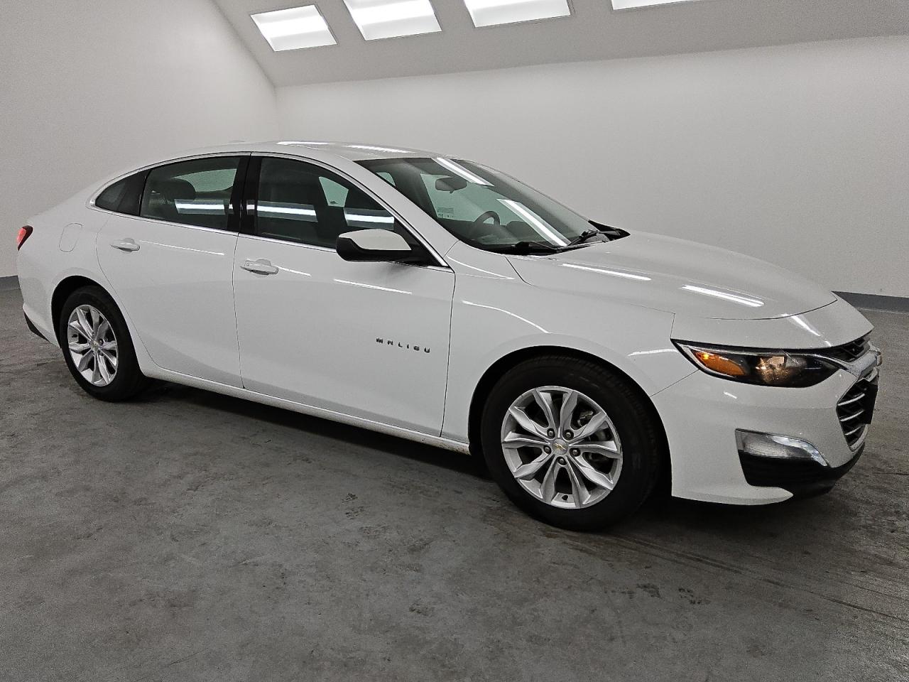 2022 Chevrolet Malibu - Image 4