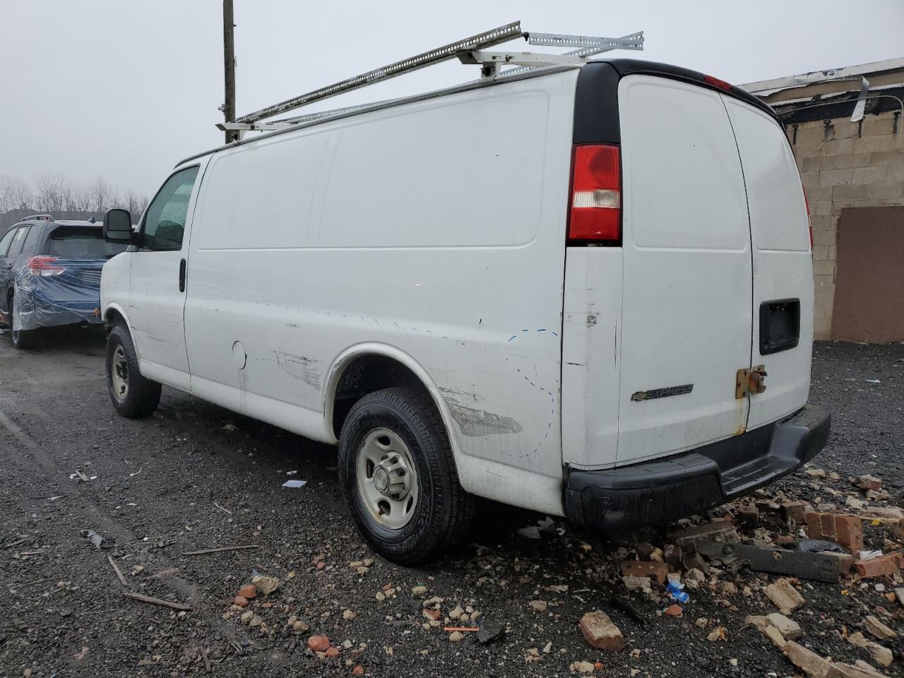 2009 Chevrolet Express - Image 2