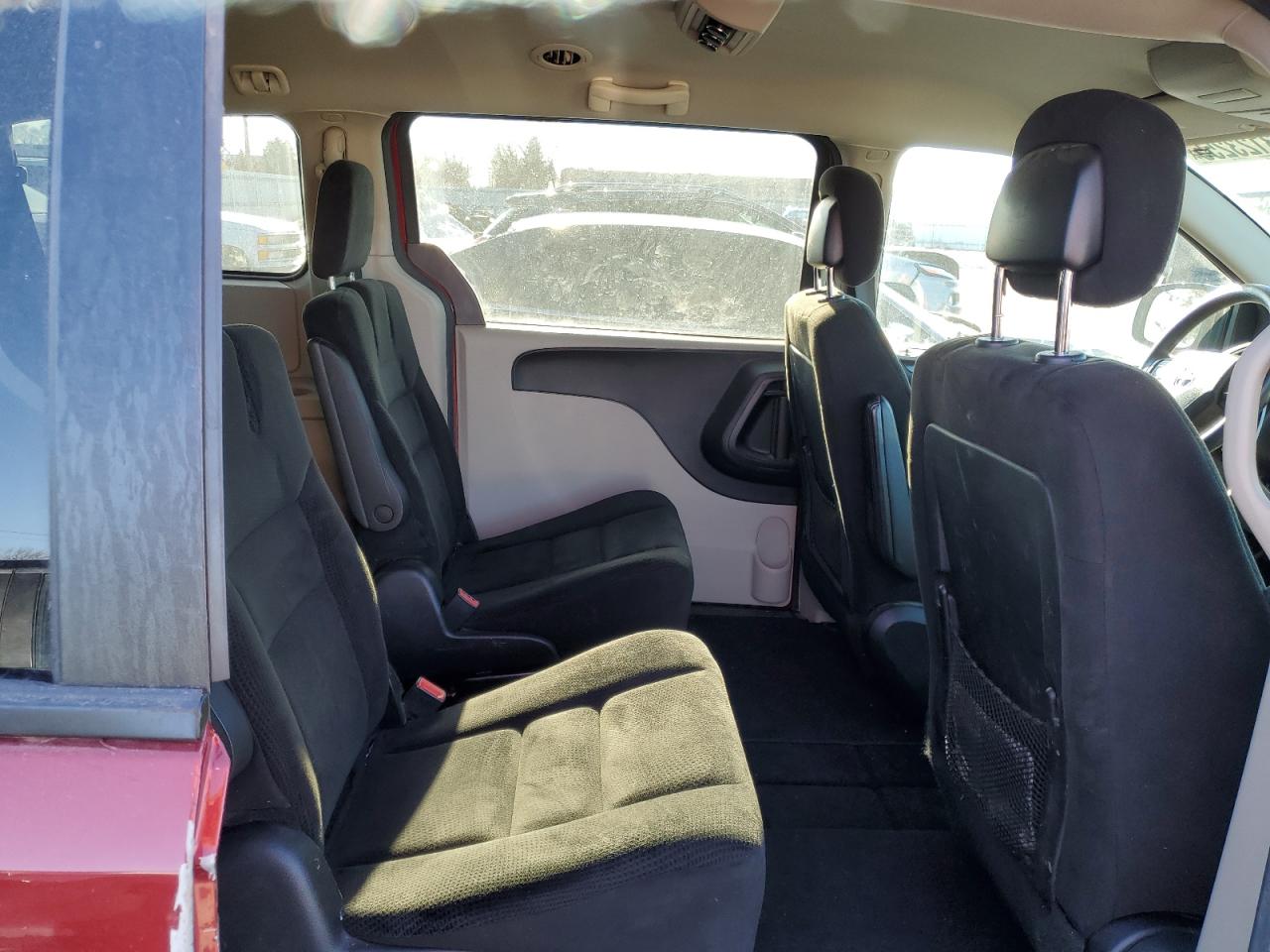 2015 Dodge Caravan - Image 11