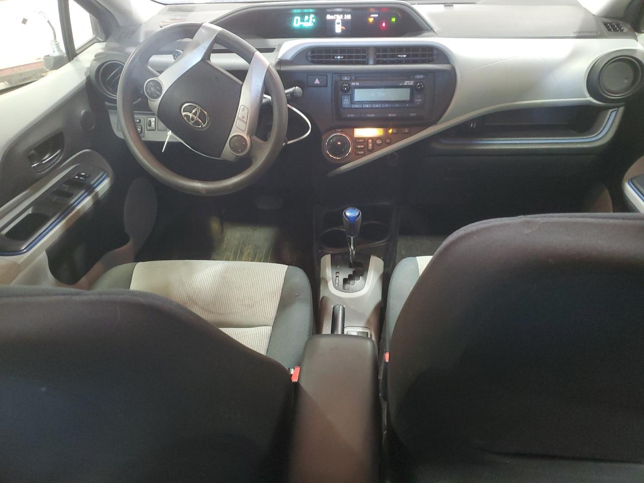 2012 Toyota Prius - Image 8
