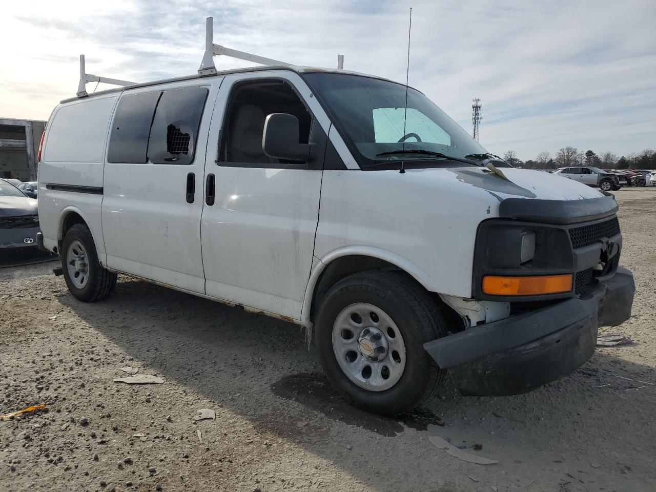 2004 Chevrolet Express - Image 4
