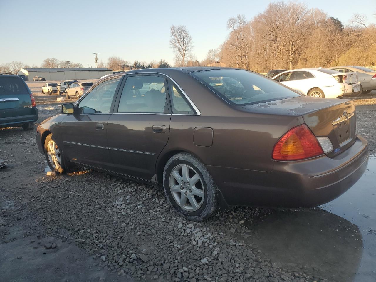 2000 Toyota Avalon - Image 2