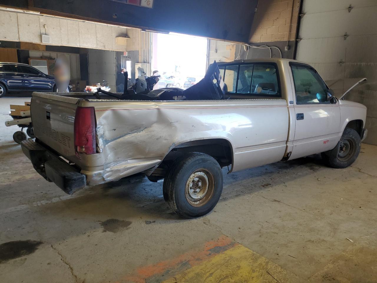 1993 Chevrolet GMT-400 - Image 3