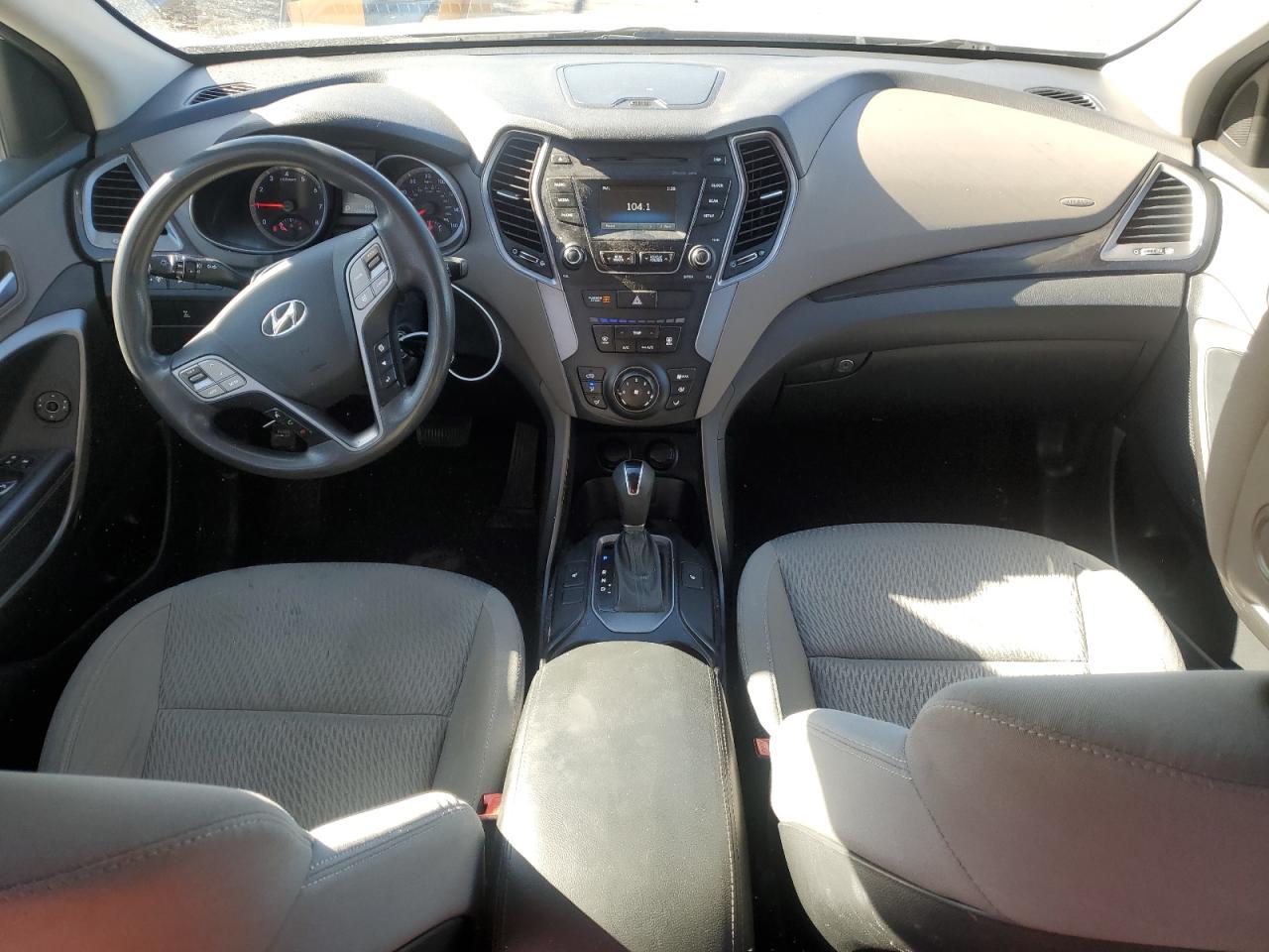2015 Hyundai Santa Fe - Image 8