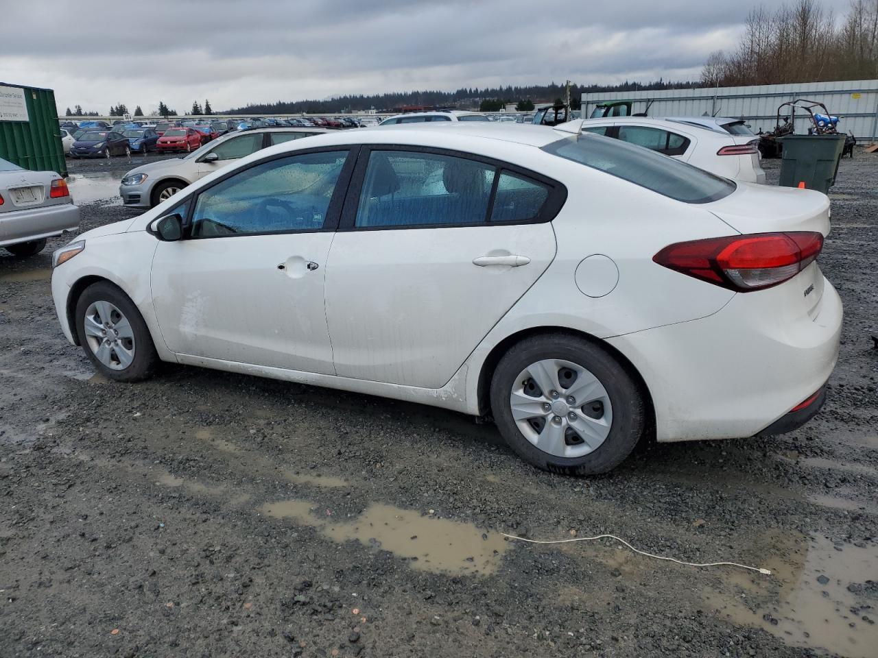 VIN 3KPFK4A75JE239768 2018 KIA FORTE no.2