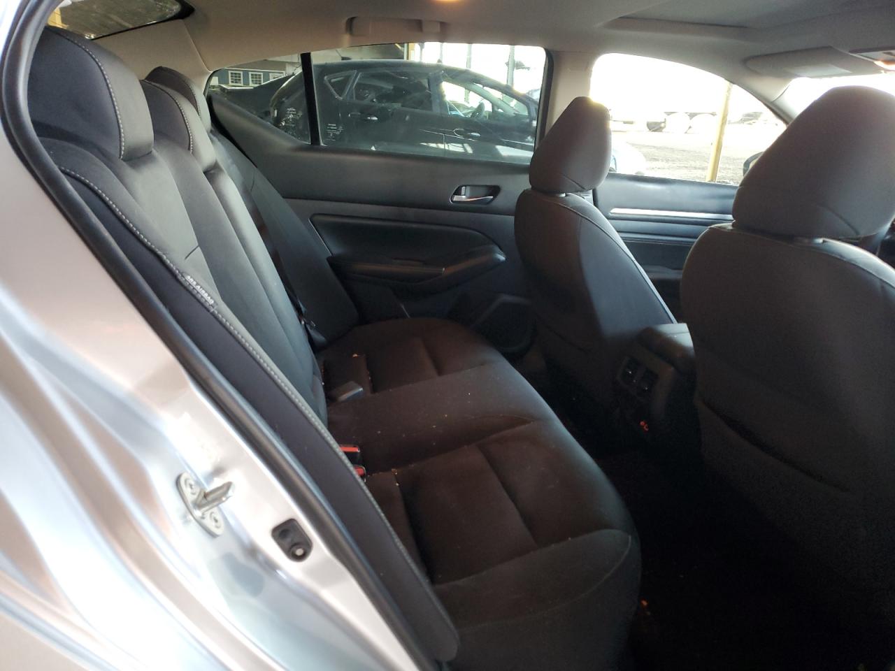 2019 Nissan Altima - Image 10