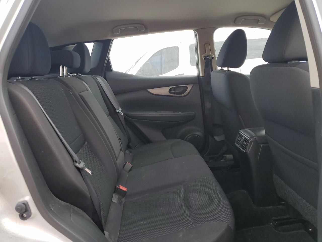 2017 Nissan Rogue - Image 11