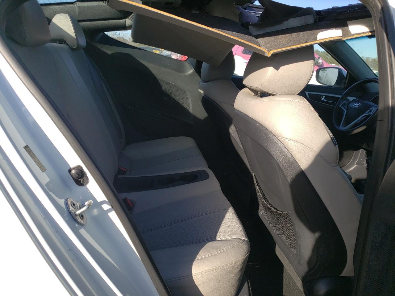 2013 Hyundai Veloster - Image 10