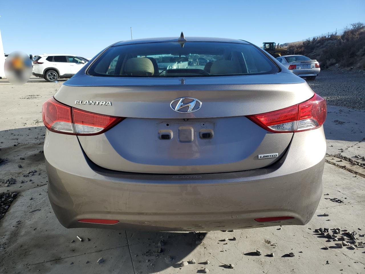 2012 Hyundai Elantra - Image 6