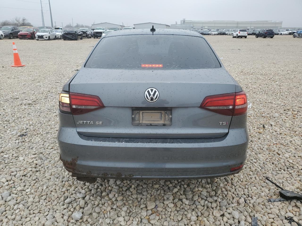 2017 Volkswagen Jetta - Image 6