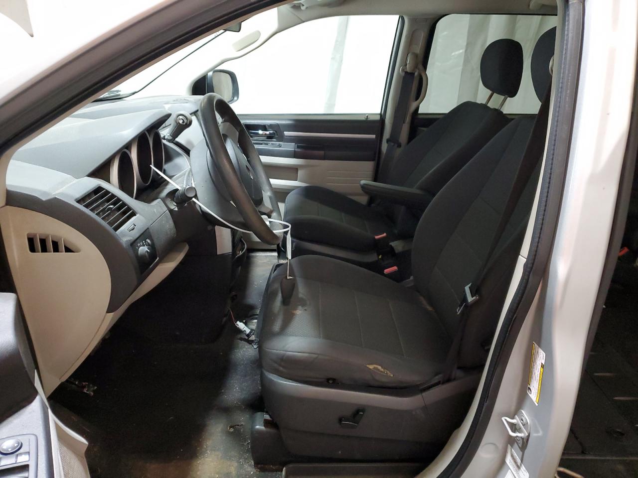 2009 Dodge Caravan - Image 7