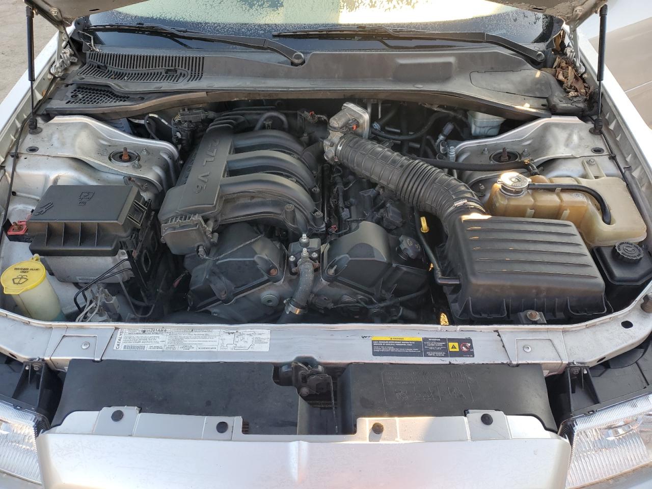 2005 Chrysler 300 - Image 12