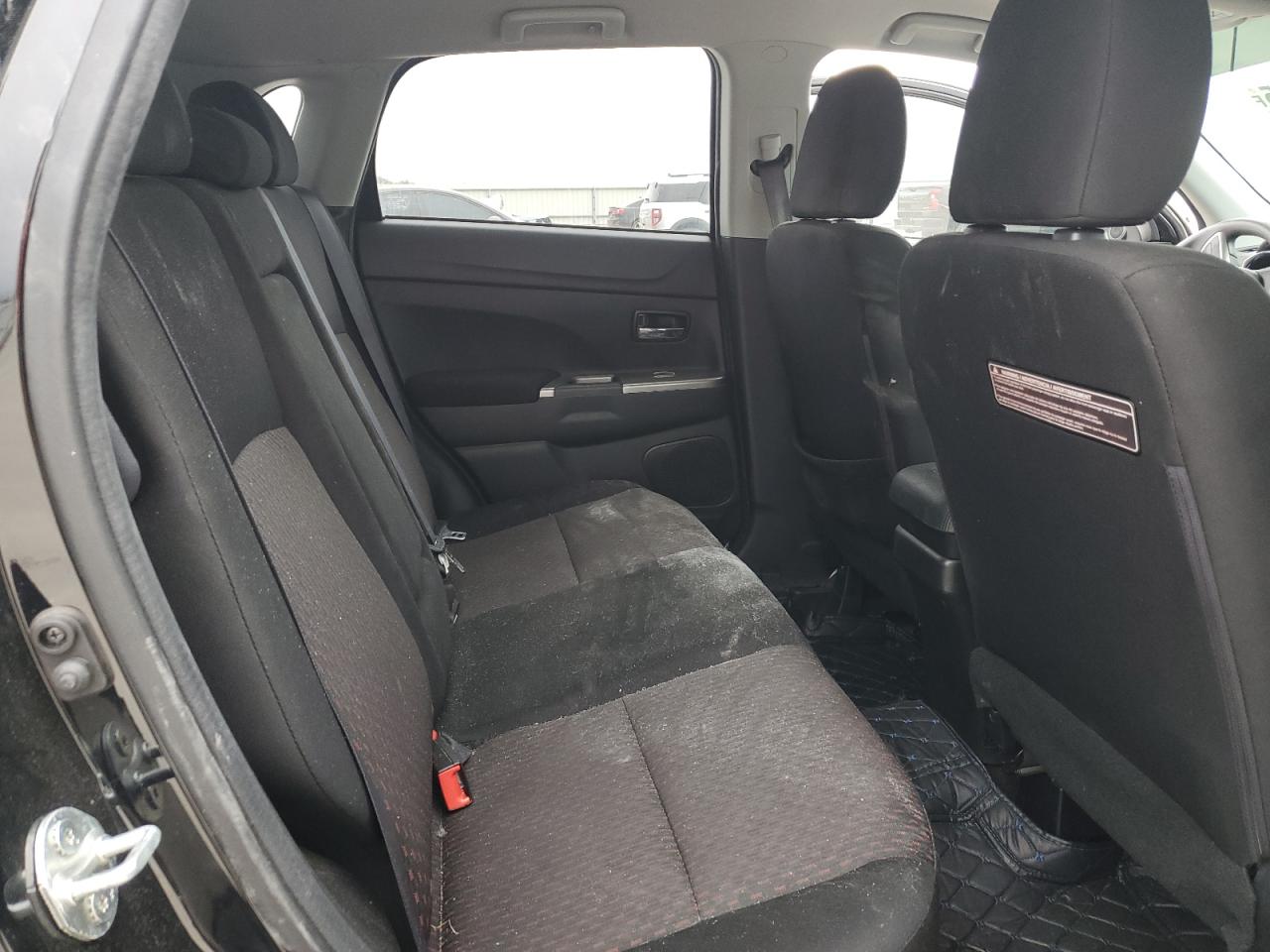2018 Mitsubishi Outlander - Image 11