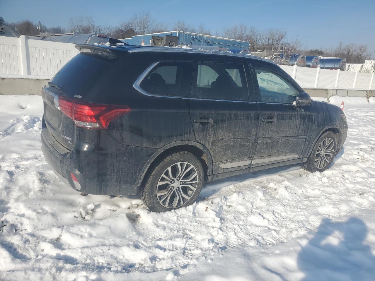 2017 Mitsubishi Outlander - Image 3