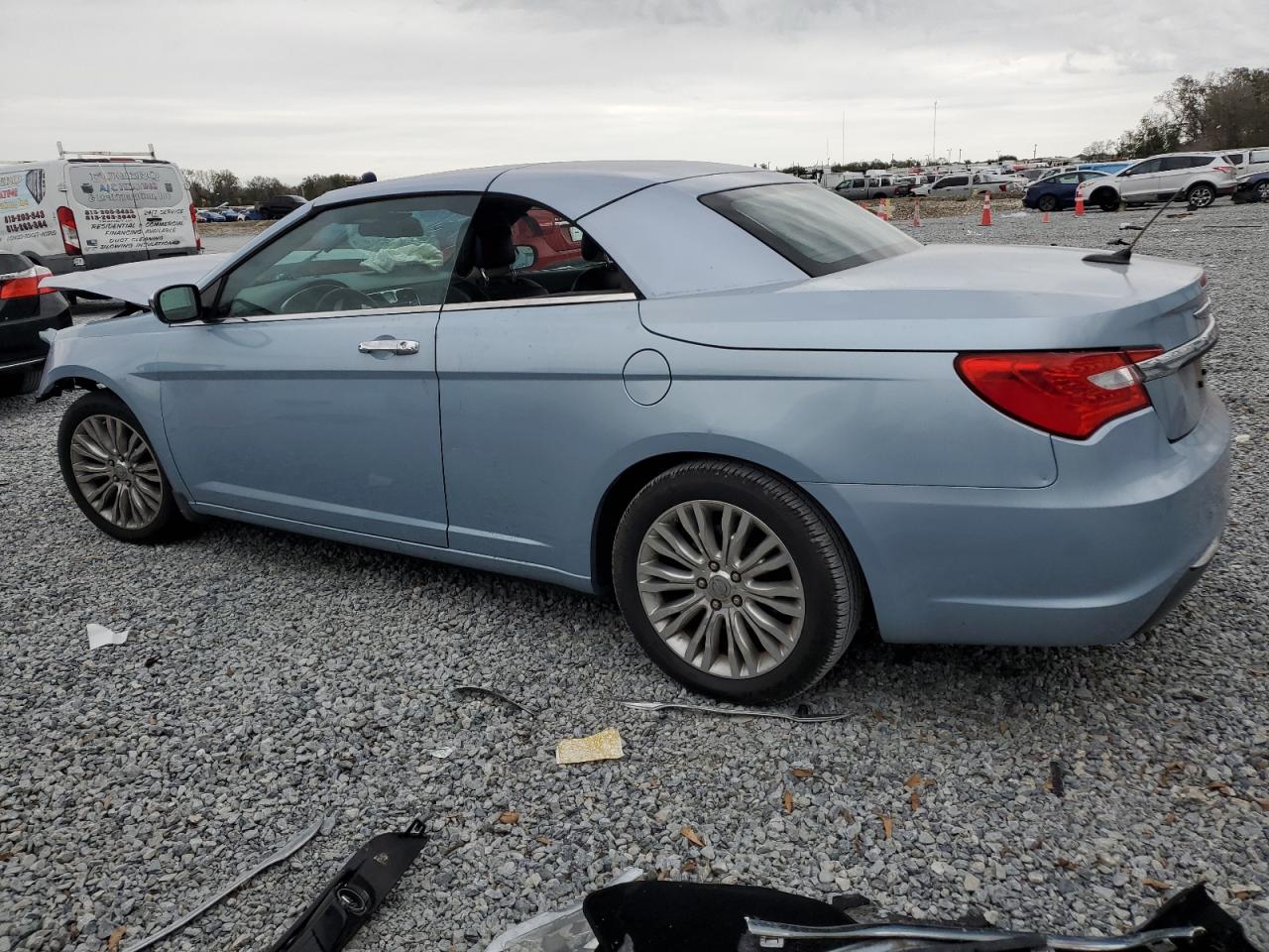 2013 Chrysler 200 - Image 2