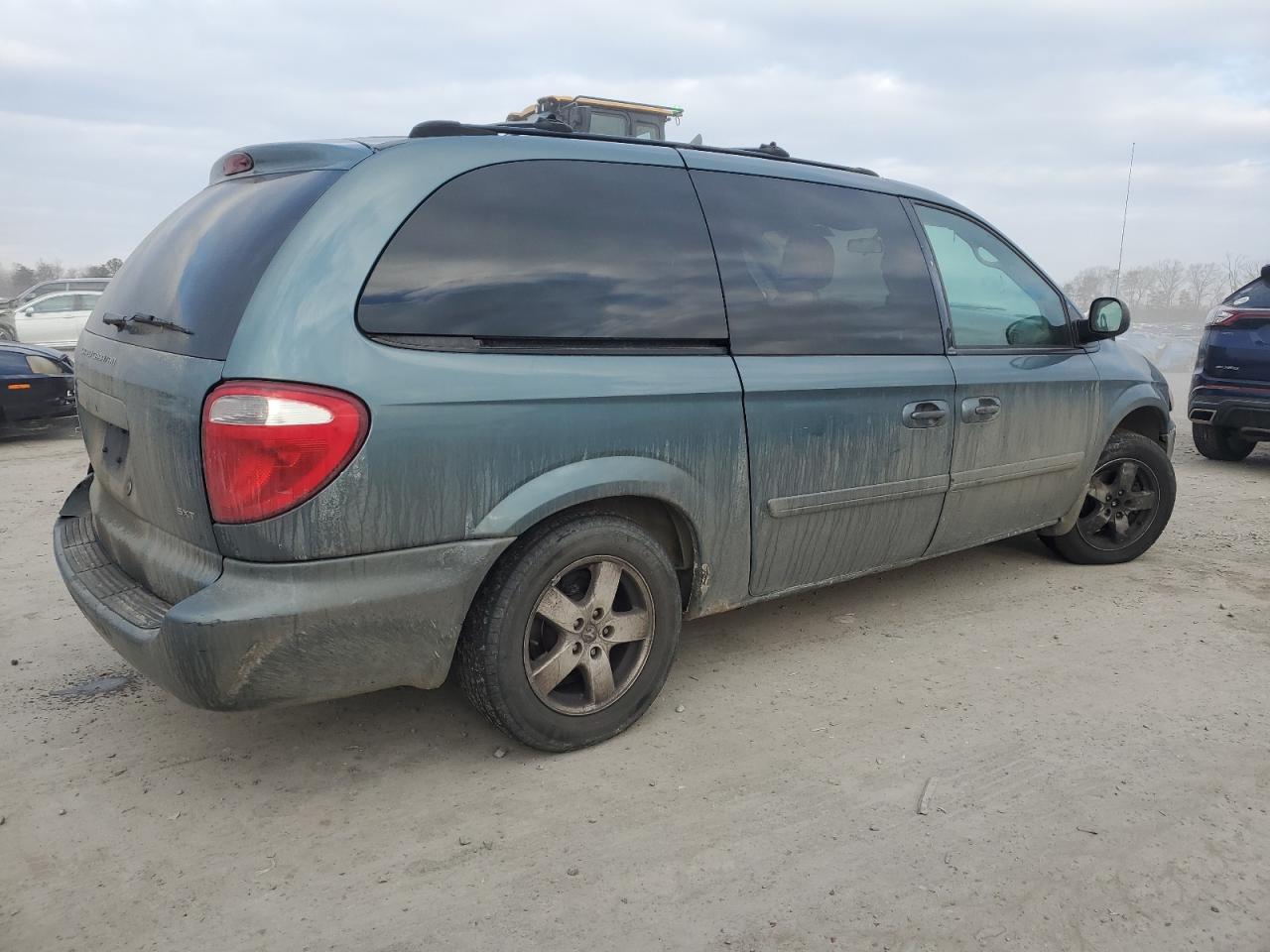 2005 Dodge Caravan - Image 3