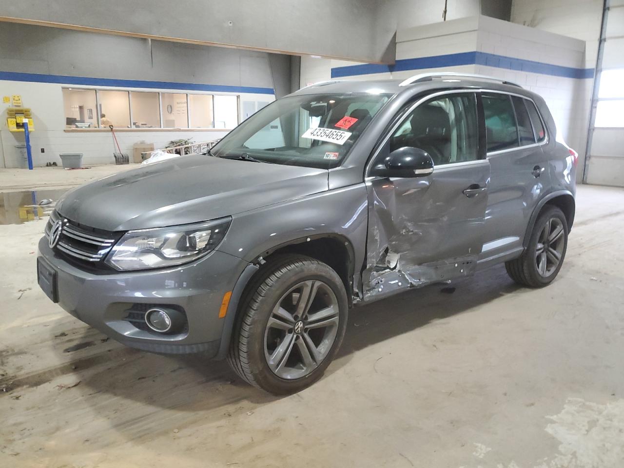 2017 Volkswagen Tiguan - Image 1
