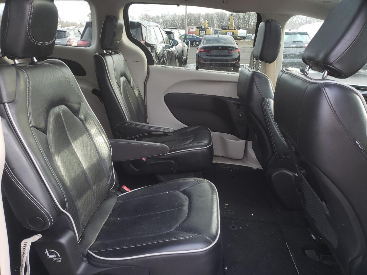 2022 Chrysler Pacifica - Image 11