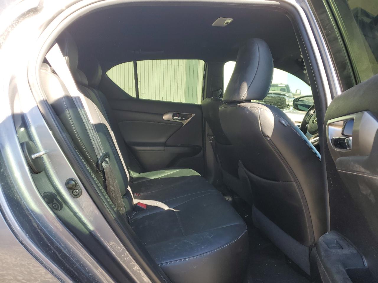 2016 Lexus CT - Image 10