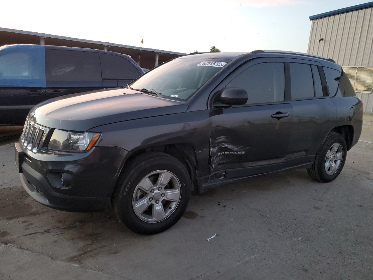 VIN 1C4NJCBB3GD574632 2016 JEEP COMPASS no.1