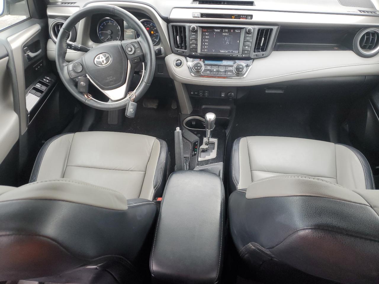 2018 Toyota RAV 4 - Image 8