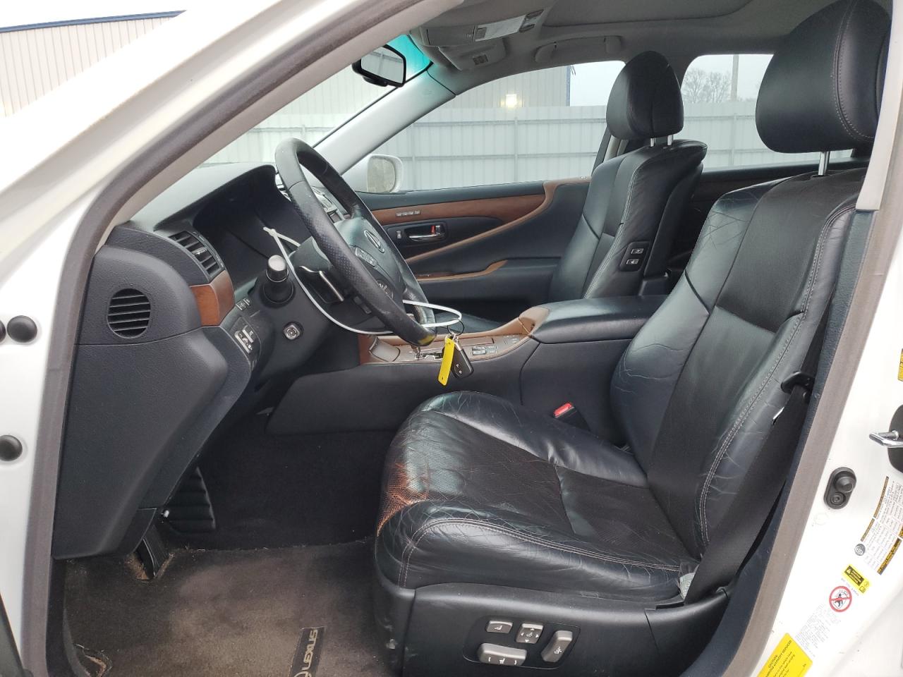 2010 Lexus LS - Image 7