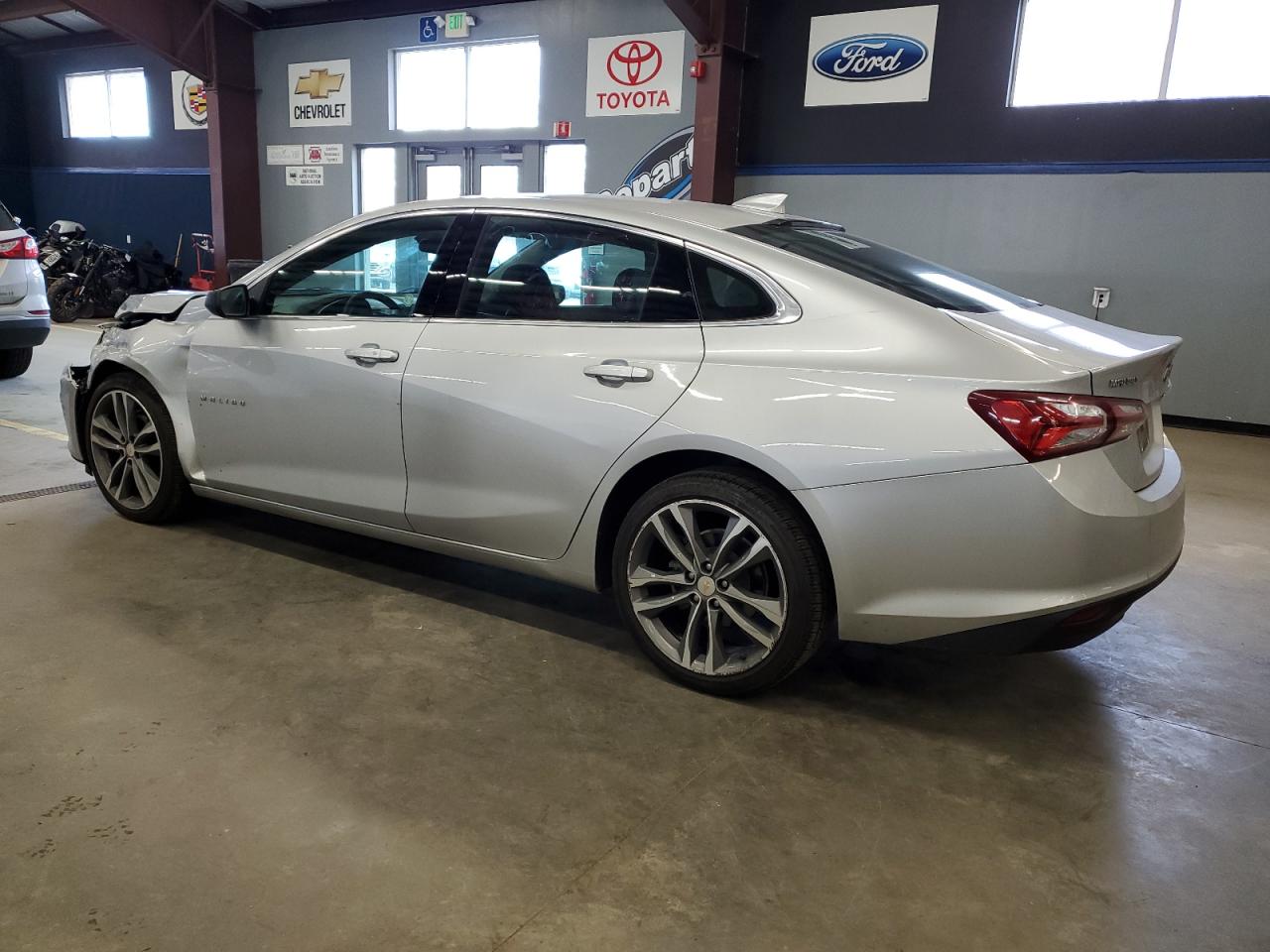 2022 Chevrolet Malibu - Image 2