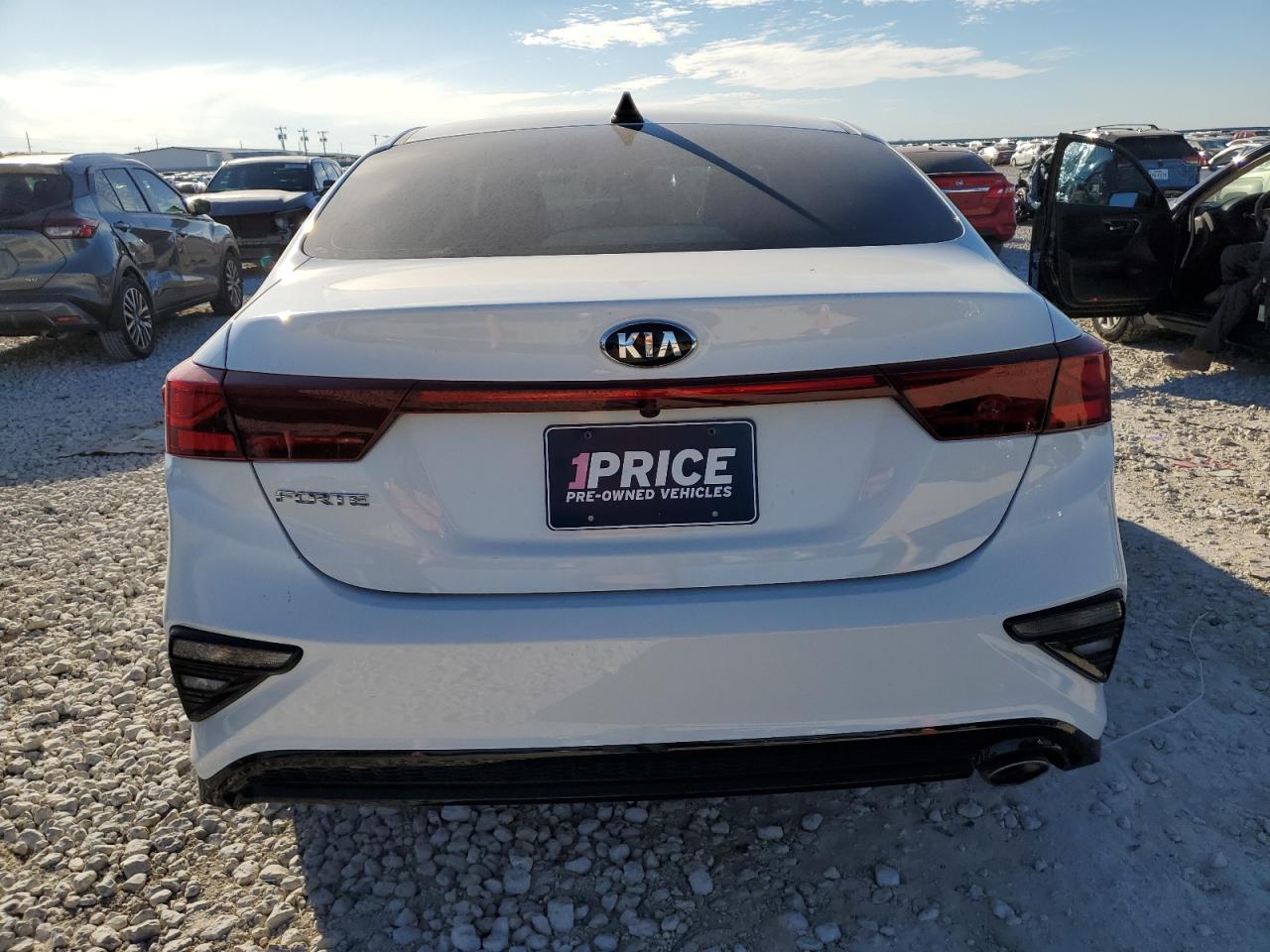 2021 Kia Forte - Image 6