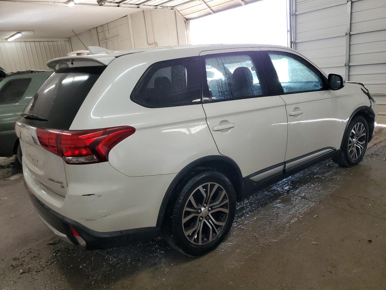 2018 Mitsubishi Outlander - Image 3
