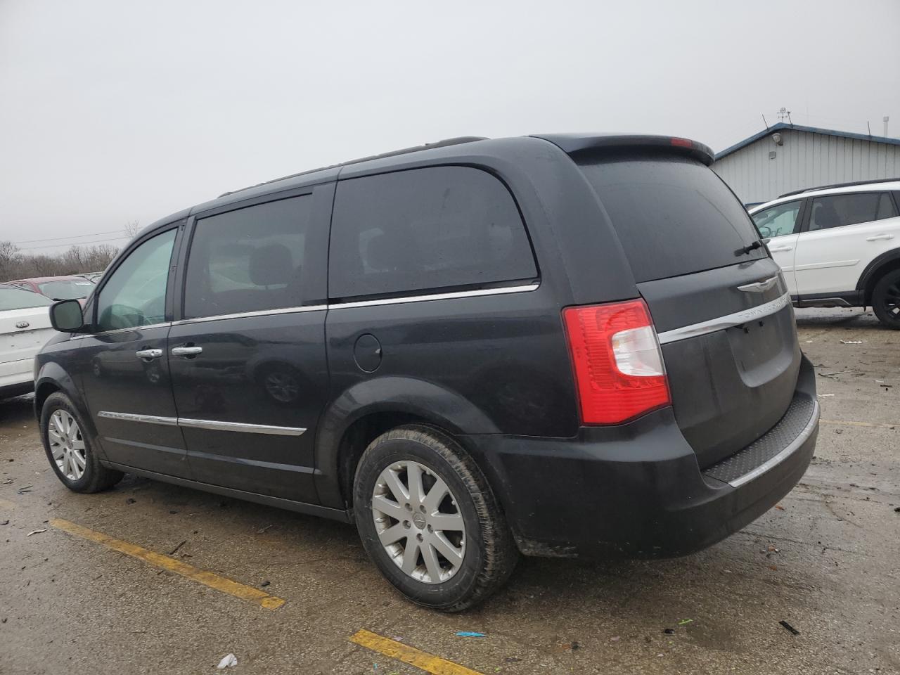2015 Chrysler Town & Country - Image 2