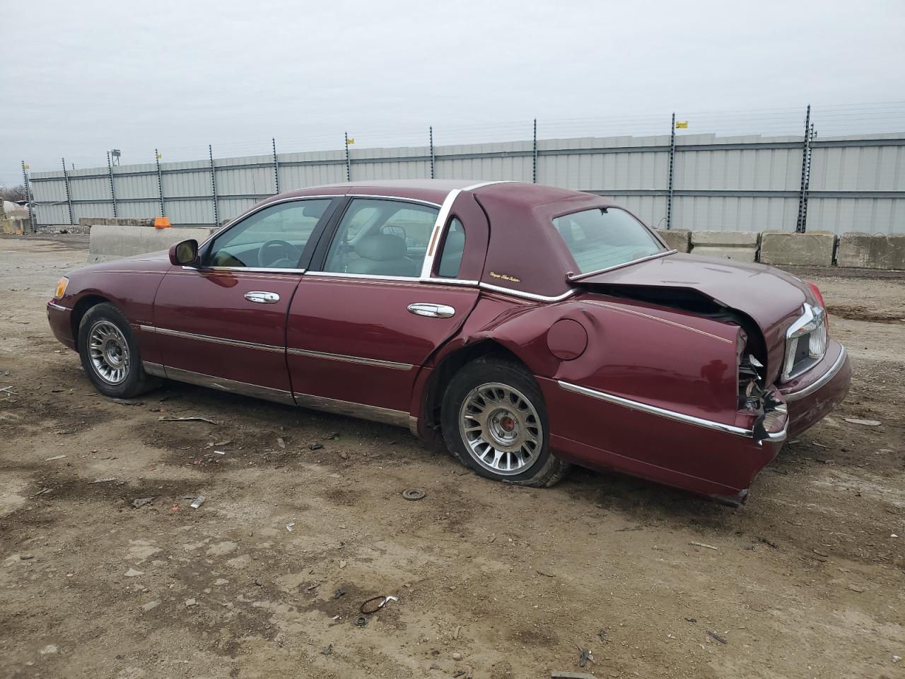 1998 Lincoln Town Car - Image 2