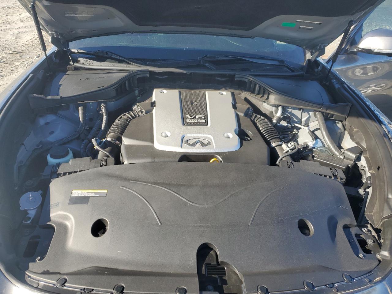 2016 Infiniti Q70 - Image 11