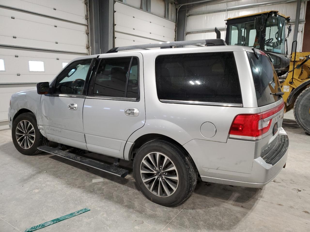 2017 Lincoln Navigator - Image 2