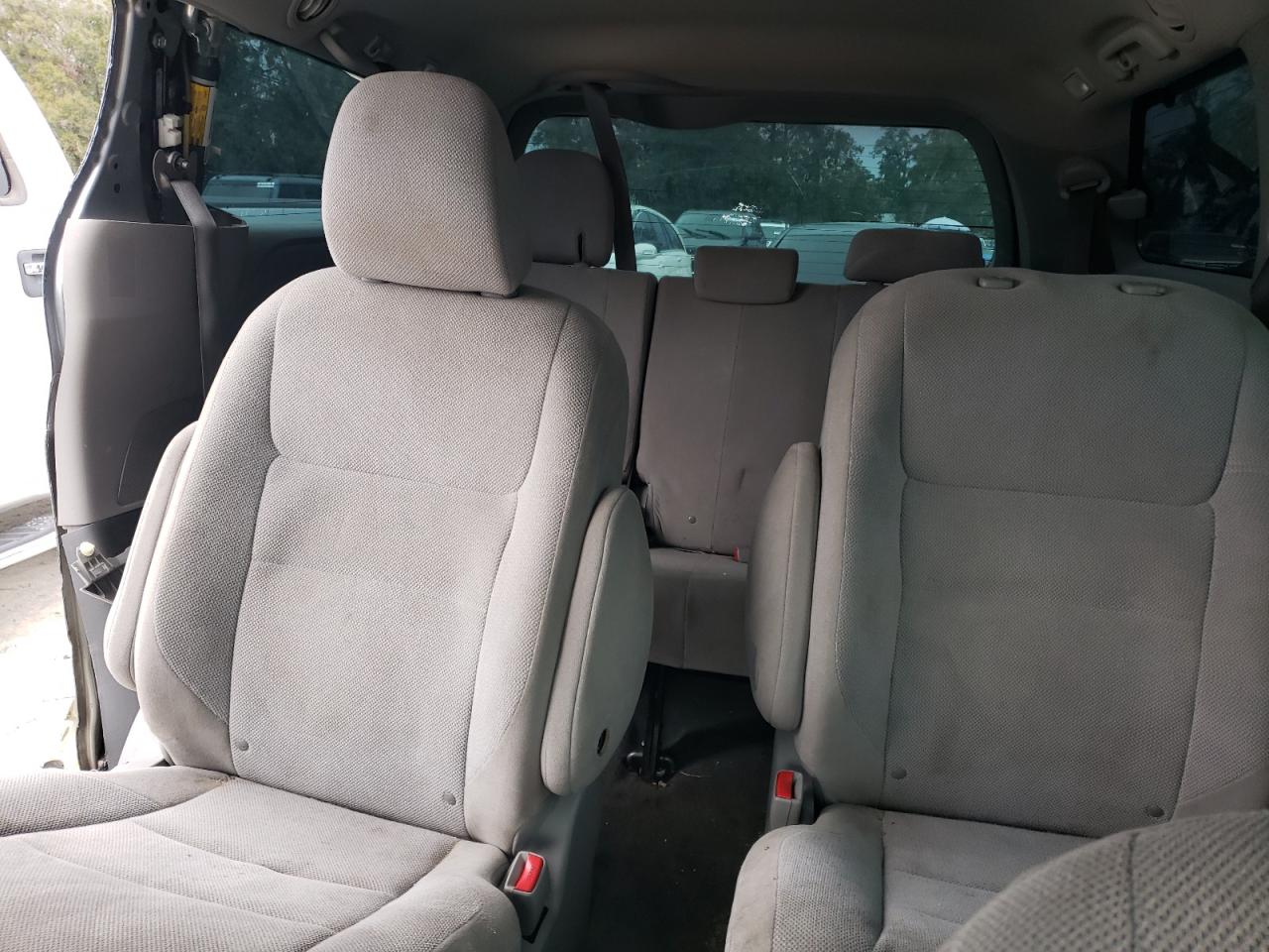 2015 Toyota Sienna - Image 10