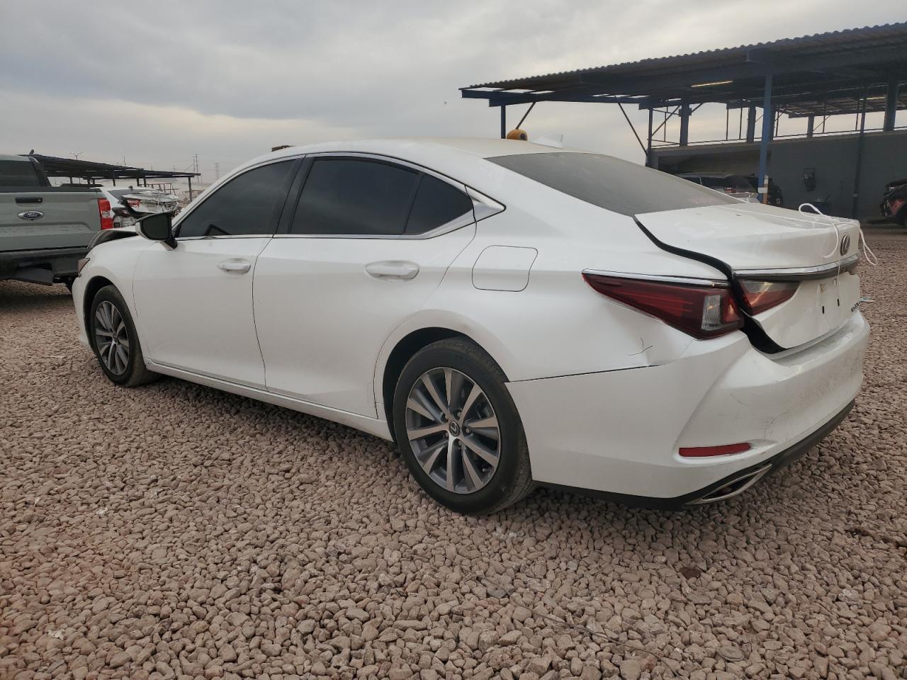 2020 Lexus ES - Image 2