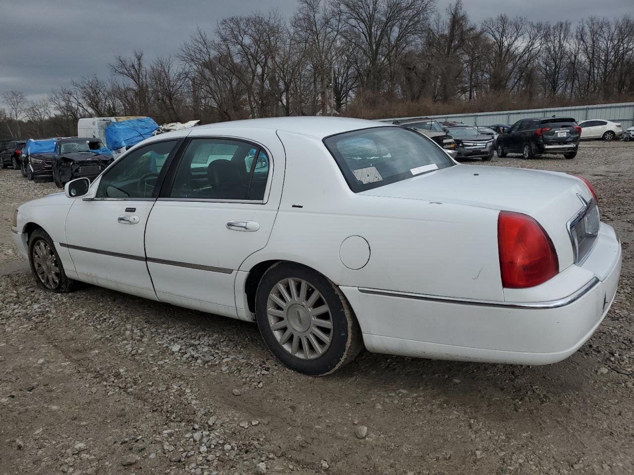 2009 Lincoln Town Car - Image 2