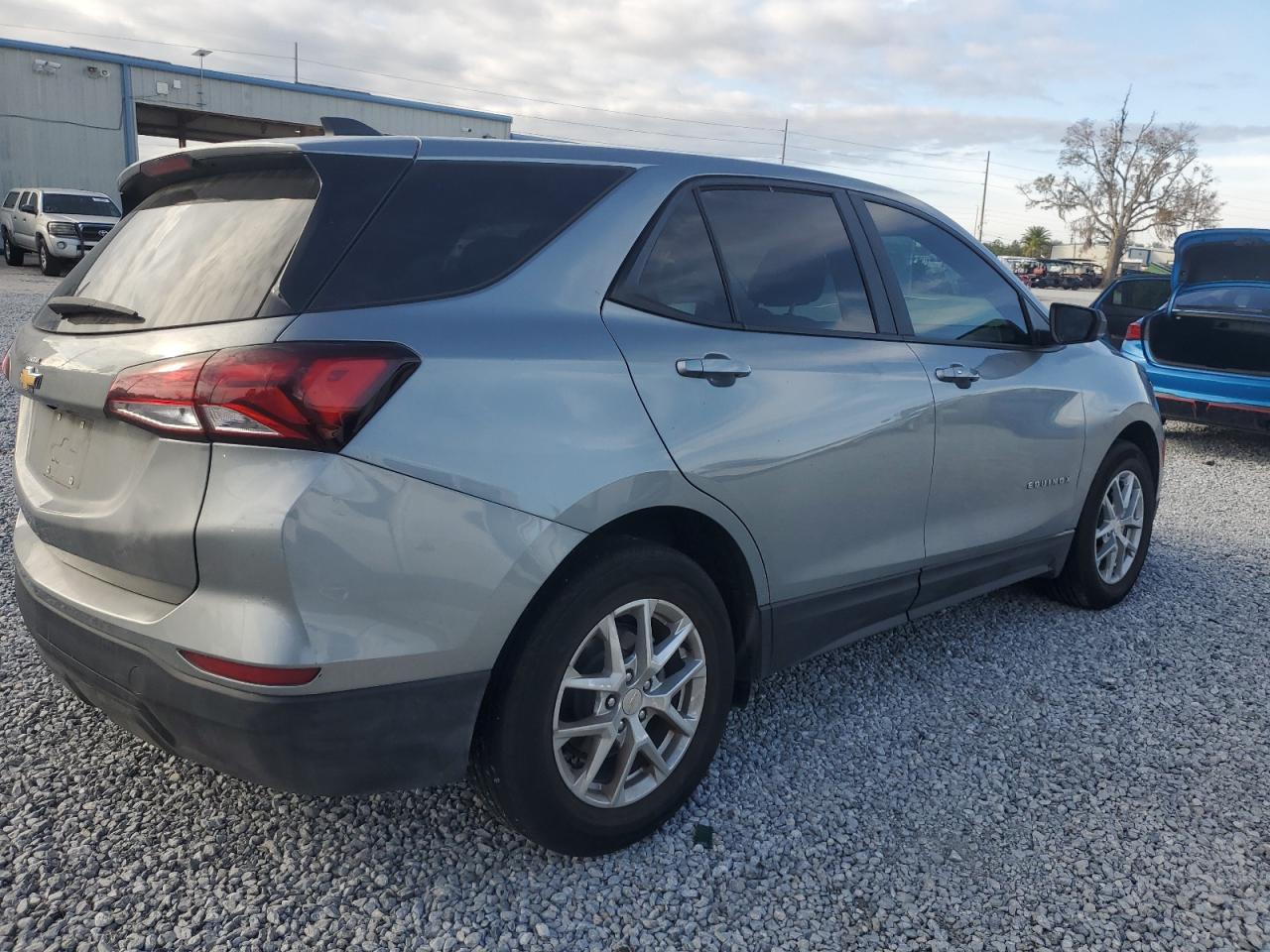 2023 Chevrolet Equinox - Image 3