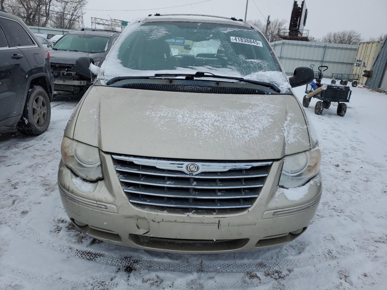 2005 Chrysler Town & Country - Image 5