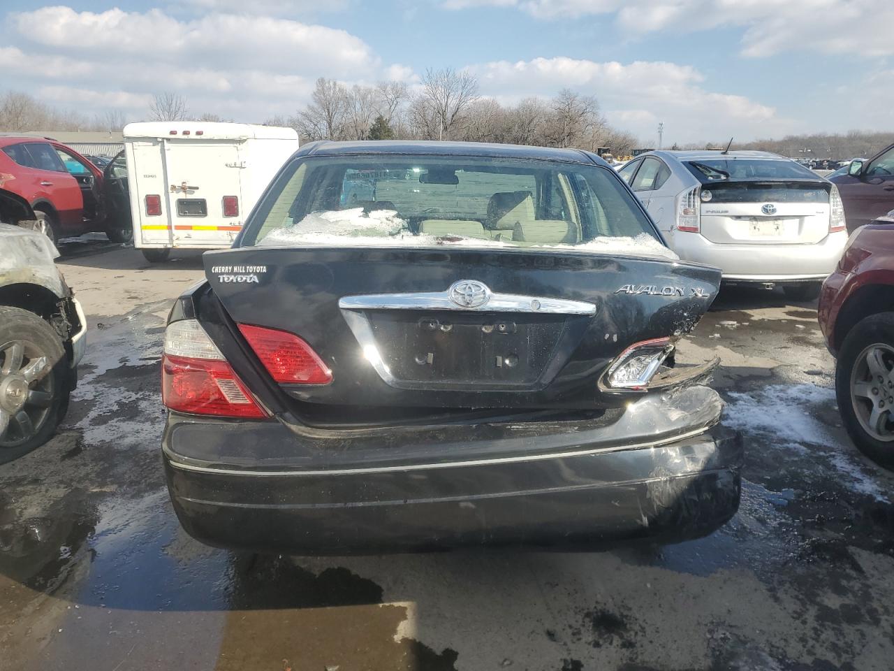 2004 Toyota Avalon - Image 6