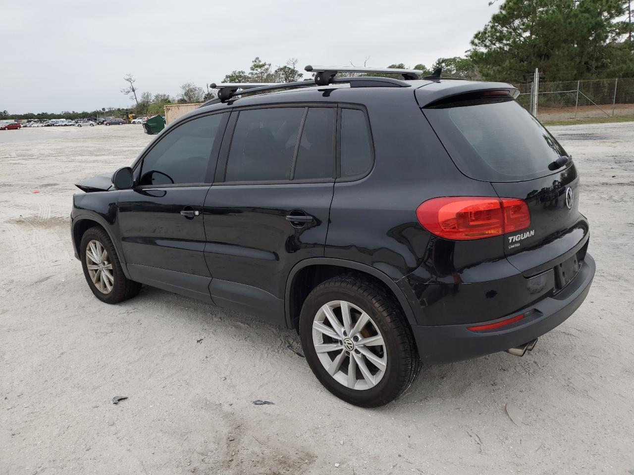 2017 Volkswagen Tiguan - Image 2