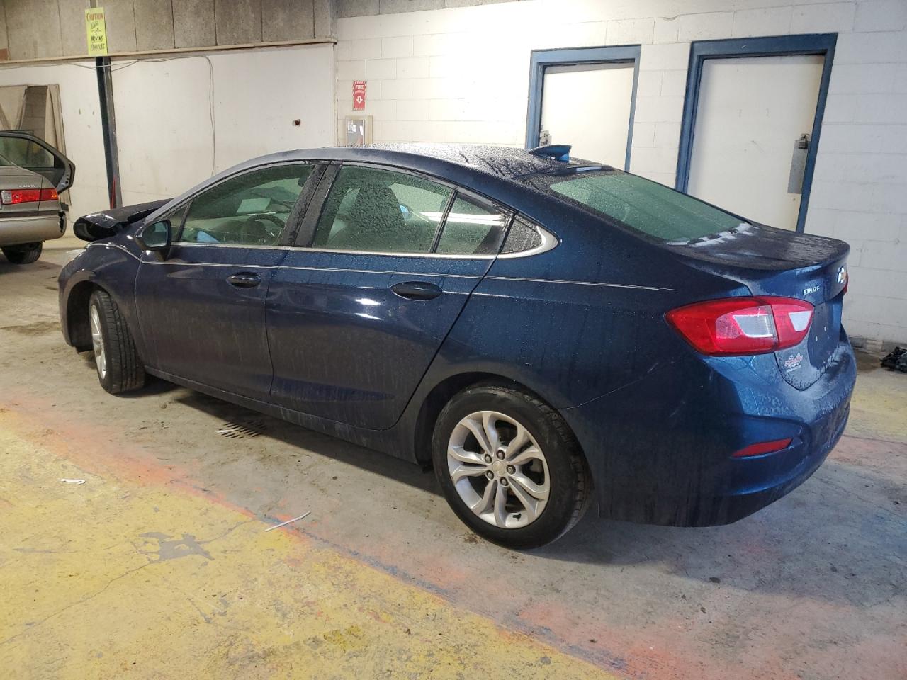 2019 Chevrolet Cruze - Image 2