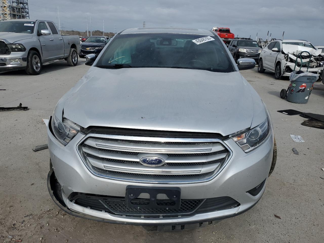 2018 Ford Taurus - Image 5