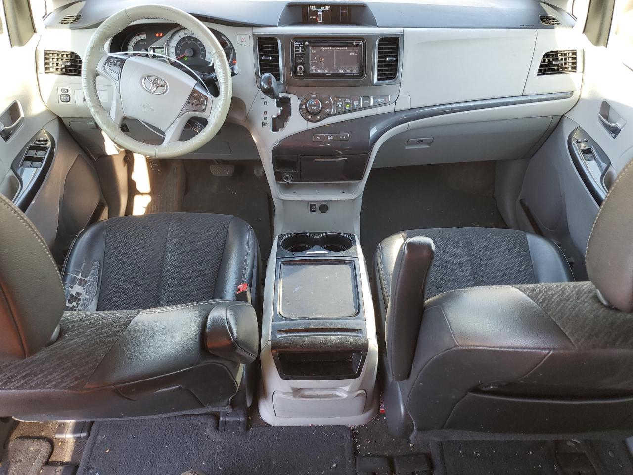 2012 Toyota Sienna - Image 8